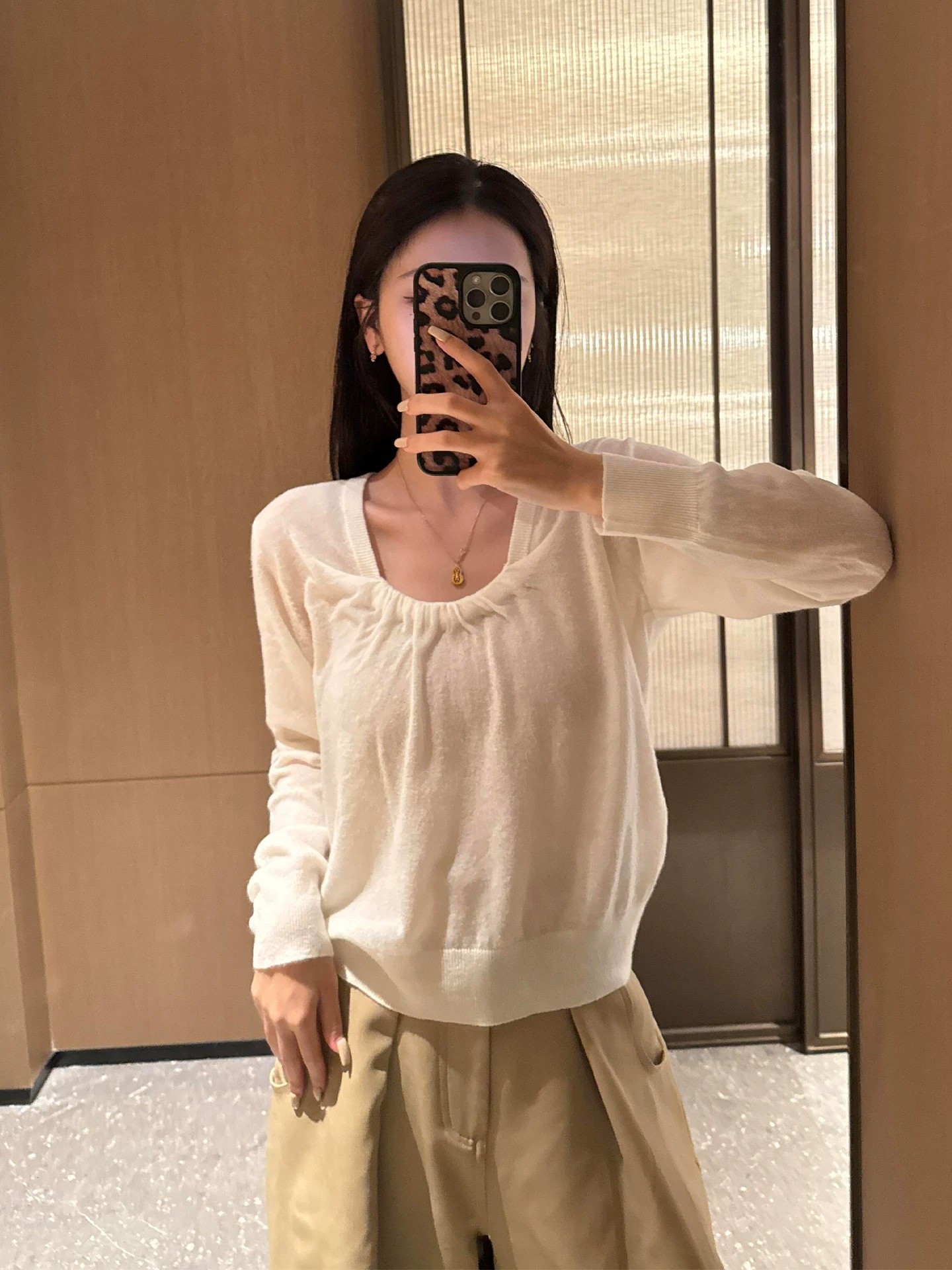 Designer White Ruched Square Neck Long Sleeve Knit Top for Women Early Autumn Loose Slimming