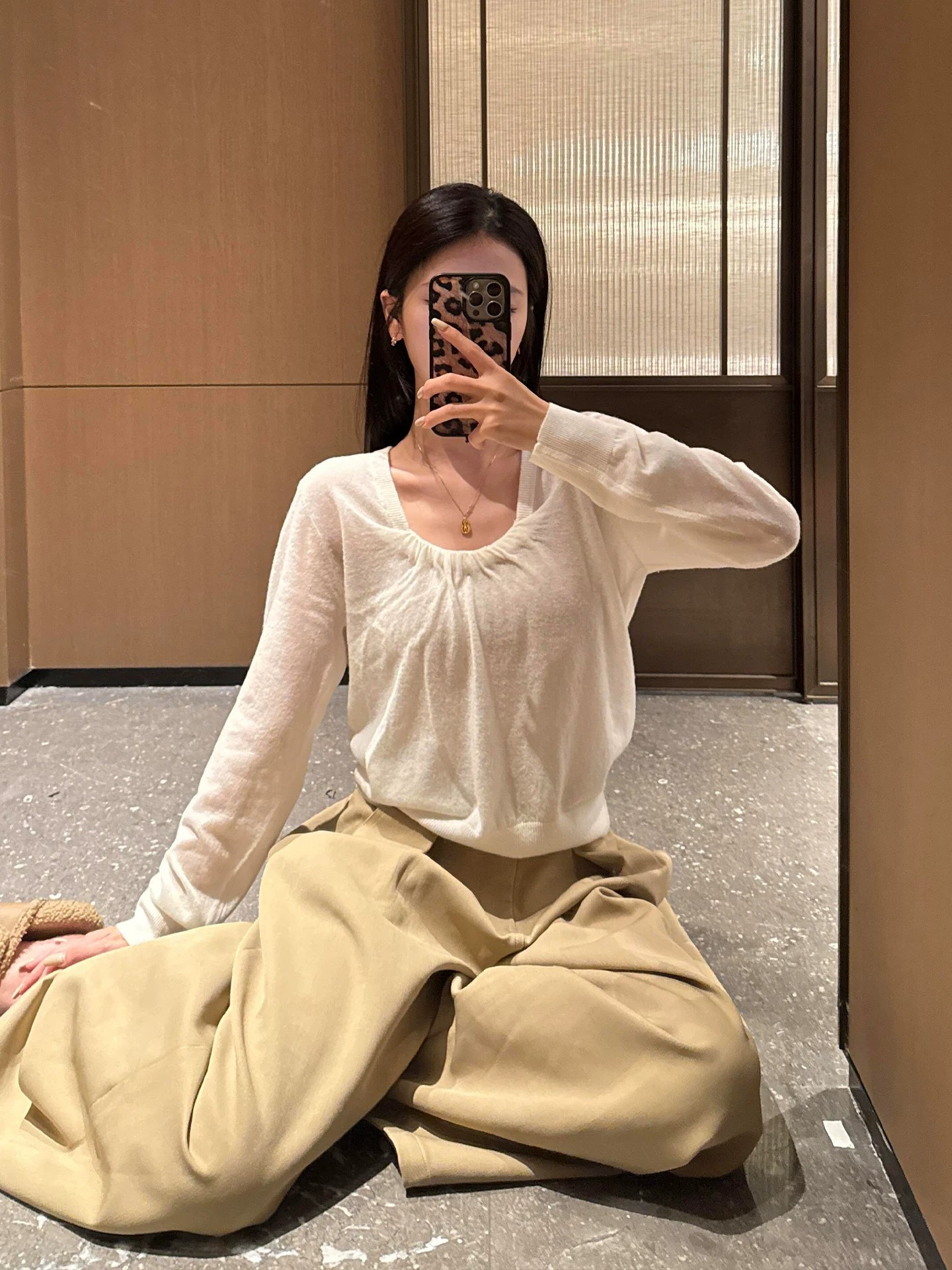 Designer White Ruched Square Neck Long Sleeve Knit Top for Women Early Autumn Loose Slimming - Image 4