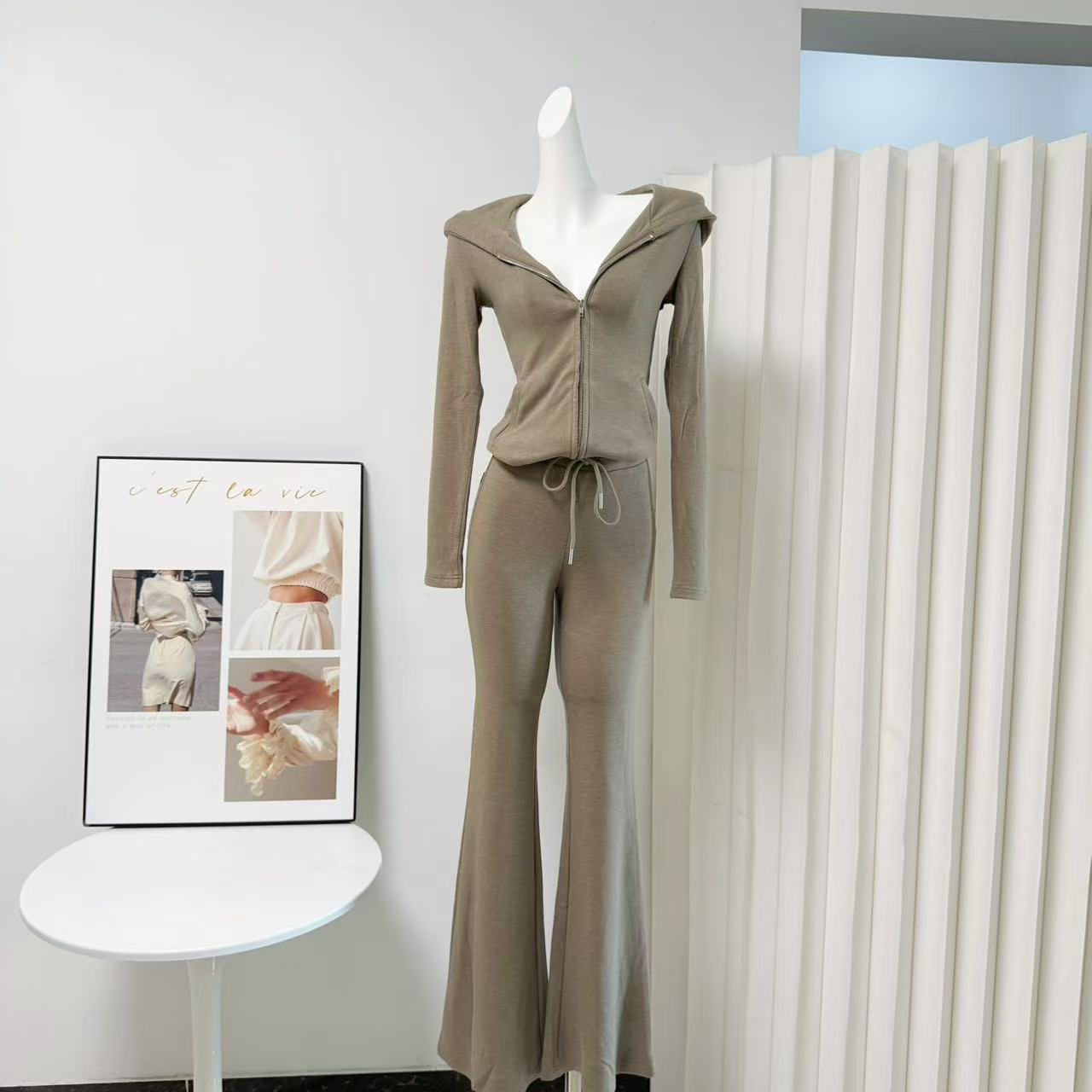 Farte Shop Women's Hoodie and Pants Two-Piece Set Slim Fit for Spring and Autumn